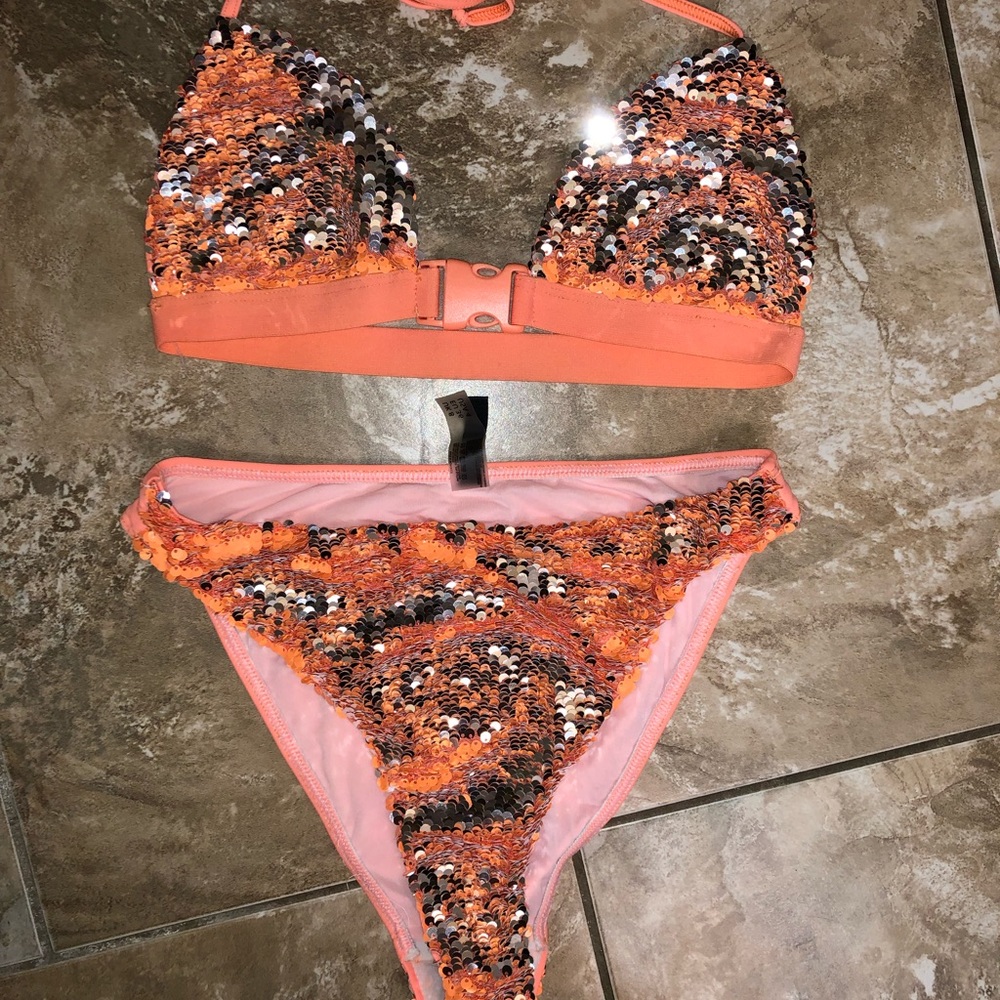 Reversible Dollskill Set, Worn Once! - image 2